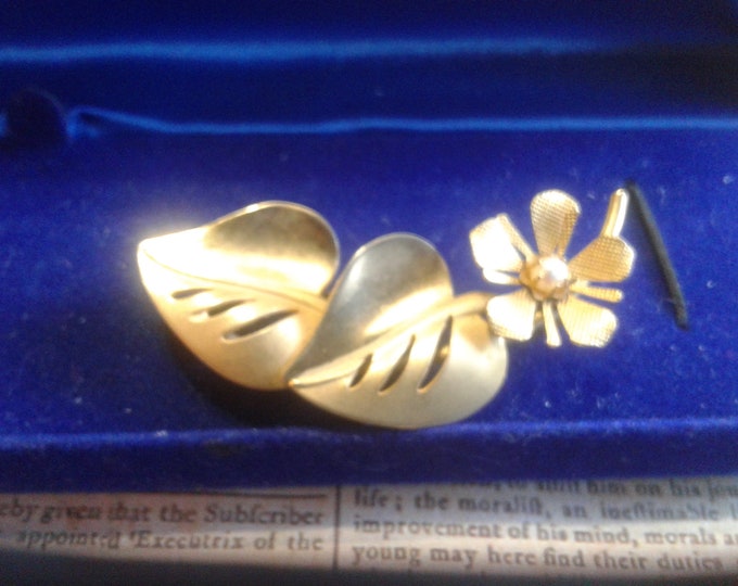 Elegant Midcentury Goldtone Leaf and Flower Brooch with Cultured Pearl