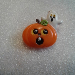 Russ Startled Pumpkin and Ghost Novelty Pin, Signed, Paper Label Made in Hong Kong image 4
