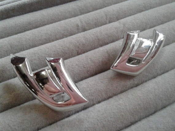 Vintage Dramatic Geometric Silvertone Clip Earrin… - image 1