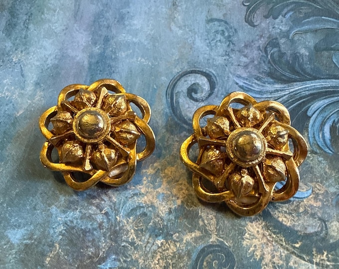 Large gold tone floral 1980s clip on earrings, unsigned