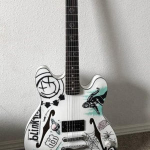 Tom DeLonge guitar stickers Bigfoot Fender Starcasters vinyl decal Rabbit zdjęcie 4