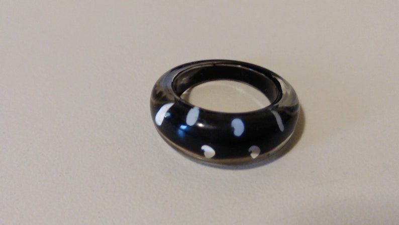 Black /& White Acrylic Children/'s Ring