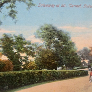 Dubuque, Ia, driveway at Mt. Carmel 1913 Postmark, Post Card