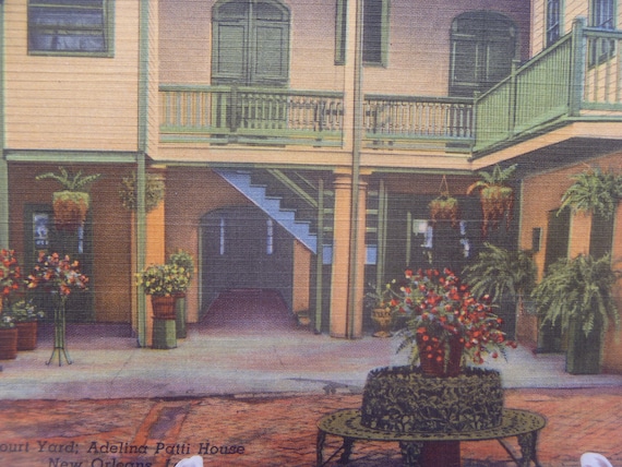 LA Postally unused Post Card New Orleans Courtyard Adelina Patti House Genuine C.T Art-Colortone