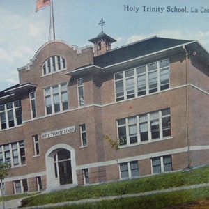 La Crosse WI, Holy Trinity School. CT Photochrom circa 1910 Post Card, very good condition