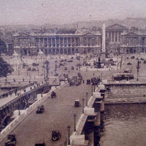 Paris, La Place de la Concorde. 1920s Post Card, Carte Postale. Series Mona. Postally unused in very good condition.