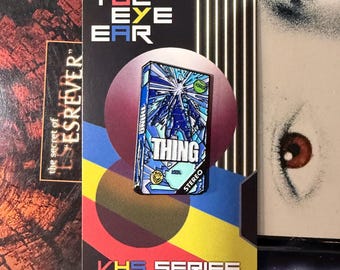 Pin esmaltado de la película The Thing en VHS