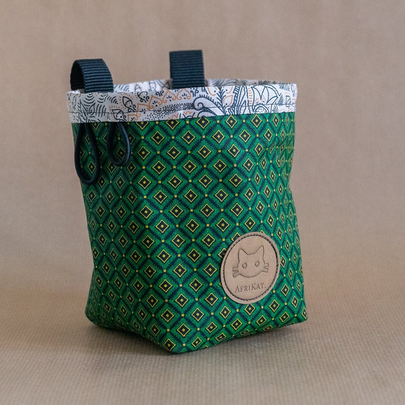 AfriKat Chalkbag Green Diamonds with key pocket & brush loops, lined with fleece image 2