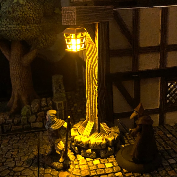 Lampadaire / Lampadaire en bois sur socle en pierre pour Donjons et Dragons