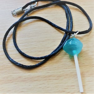 Heidelbeere Fizz Harz Lollipop Charm Halskette