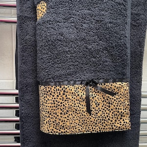 Black and Gold print bath and hand towel set