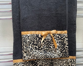 Decorative black leopard print bath and hand towel set