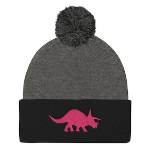 Pom Pom Dinosaurier Strickmütze Brettspiel Triceratops Wintermütze Gamer Zubehör Bild 1