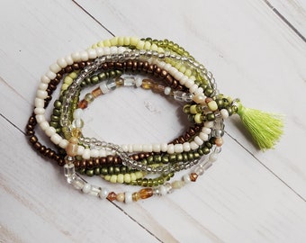 Green Stack Bracelet with Druzy Charm~Elastic Beaded Bracelet Stack~Stetchey Boho Stack Bracelet~Birthday Party Favor~Gift for Mom