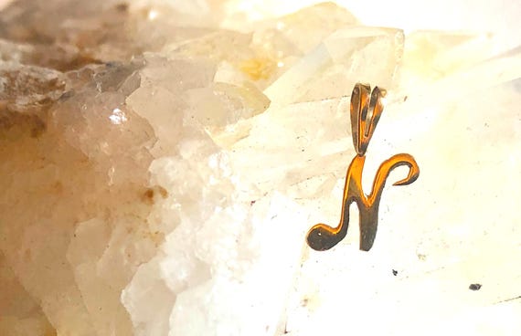 14k solid yellow Gold script cursive light initia… - image 3