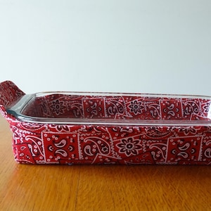 Red Bandana Casserole Cozy: 9x13 Baking Dish Holder, Pot Luck Pan Server