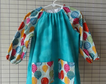 Long Sleeved Cotton Art and Craft Smock with Pockets. Colorful Balloons on Teal.