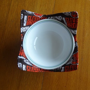 Cleveland Browns bowl cozy holding an individual white serving bowl.