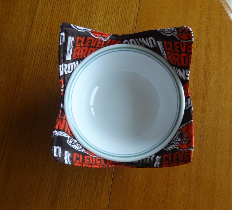 Cleveland Browns bowl cozy holding an individual white serving bowl.
