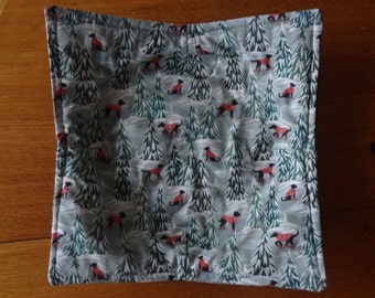 Plate Cozy, Dinner Plate Placemat, Reversible Dogs in Snow Woods Quilted Fabric Plate Holder