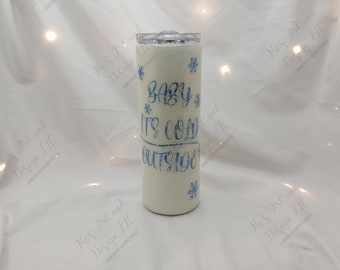Vaso con copos de nieve de invierno/Vaso con la frase "Baby It's Cold Outside"/Listo para enviar/Vaso de 20 oz/Vaso festivo/Vaso de invierno/Vaso de Navidad