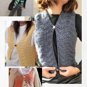 Pu&ograve; includere: Una collezione di tre gilet senza maniche all'uncinetto con un motivo a onde. Ogni gilet presenta uno scollo a V e una chiusura con un singolo bottone al centro. I gilet sono mostrati in grigio tinta unita, giallo tinta unita e un design multicolore rosa e grigio.