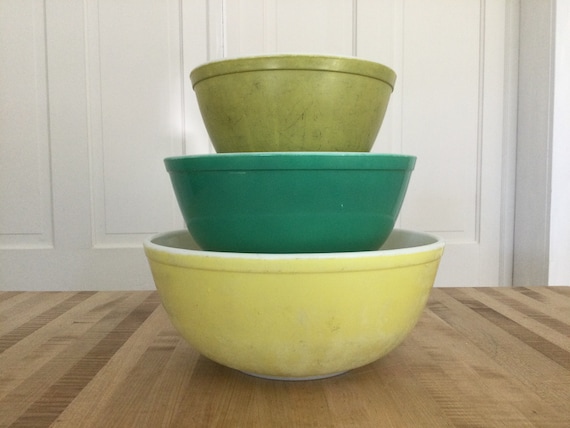 Vintage Pyrex Mixing Bowls: Primary Yellow, Green Nesting Set - Etsy