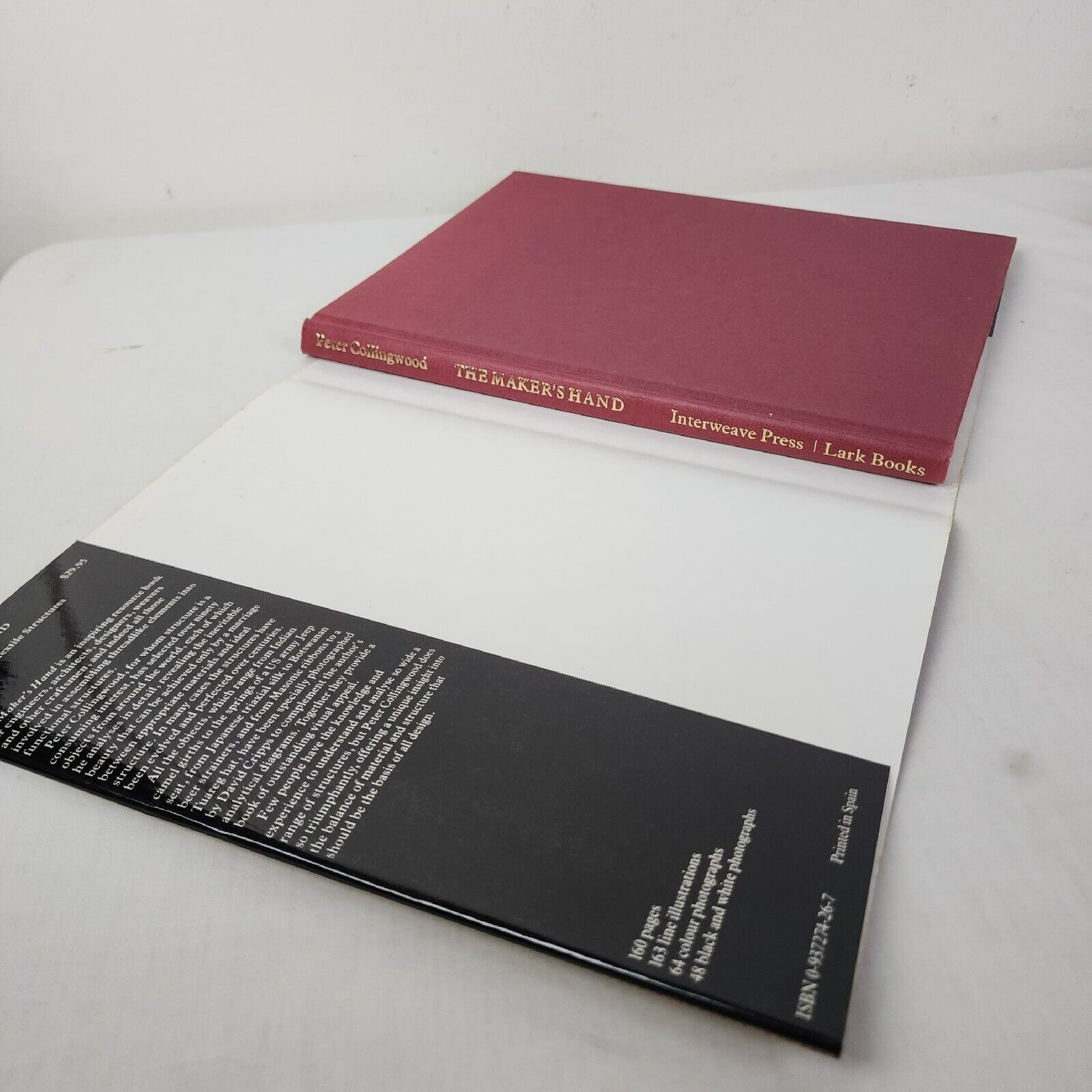 The Maker's Hand : A Close Look at Textile Structures Peter