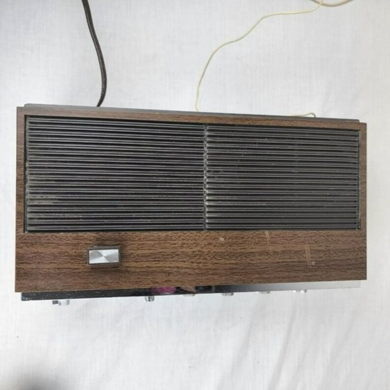 Soundesign Vintage AM/FM Analog Radio Fauxwoodgrain Alarm Clock Brown