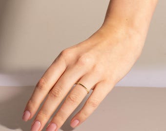 1 mm schmaler Ring aus 10k, 14k oder 18k Gelbgold, zierlicher Stapelring für Damen, minimalistischer Ehering, schlichter und zarter Ring aus massivem Gold