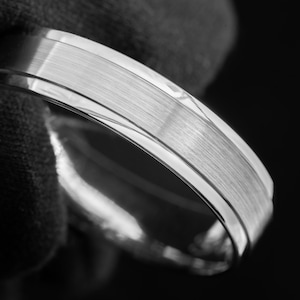 Men&#39;s Raised Brush Center Polished Edges 925 Sterling Silver Wedding Ring - Silver Wedding Band - Promise ring