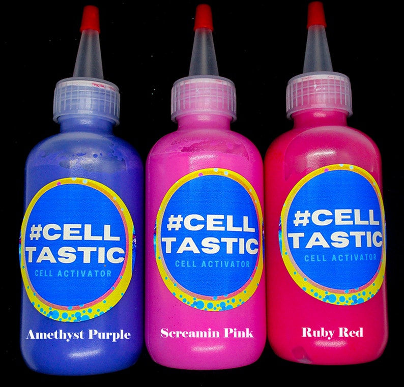 K&ouml;nnte beinhalten: Drei Flaschen Farbe mit der Aufschrift "#CELLTASTIC CELL ACTIVATOR" in Blau, Pink und Rot. Die Flaschen sind mit "Amethyst Purple", "Screamin Pink" und "Ruby Red" beschriftet.