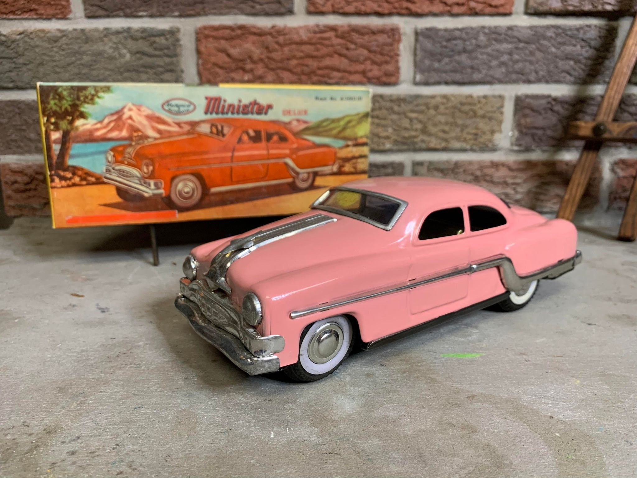Minister Delux No. A-34951/81 • Golden Brown Friction Tin Toy Car
