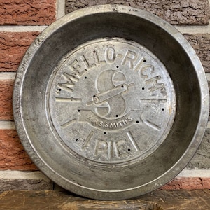 Mrs. Smith&#39;s Mello-Rich Pie Tin - Vintage Advertising Rustic Farmhouse Kitchen Decor - Wall Hanging