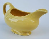 Yellow Fiesta Gravy Boat Homer Laughlin Classic Pattern Dinnerware Elegant Kitchenware Ring Warre Design