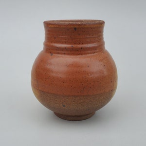 Donna Tousley NW Studio Pottery Vase - Natural Russet Brown Glaze - Bulbous Vase Form - Northwest Pottery - 5&quot; - Signed