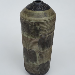 Bennett Welsh Pacific Stoneware Artist Signed Carved Pottery Vase - Hand Decorated Nautical Fish Design - Oregon Studio Pottery - MCM - 12&quot;