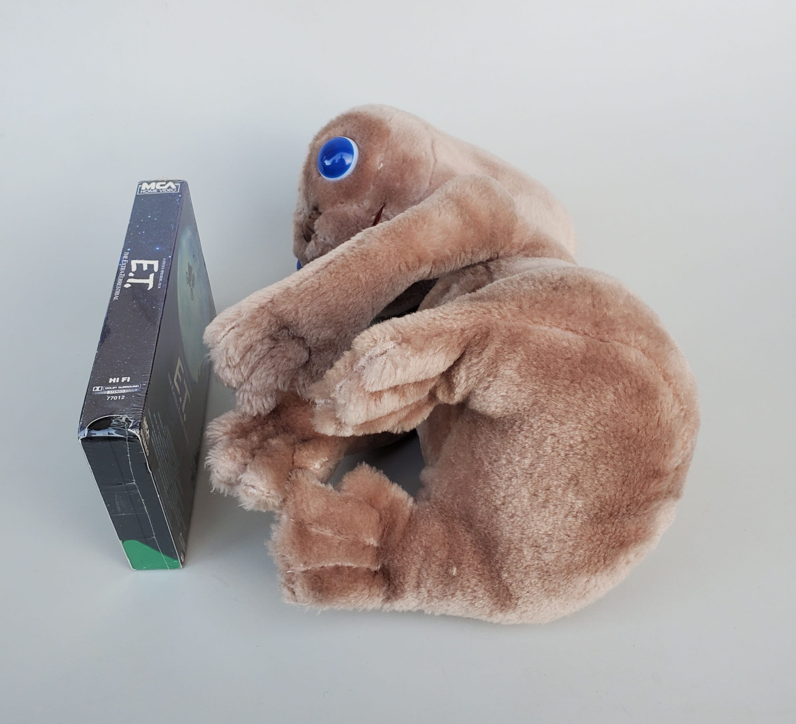 ET the Extra Terrestrial 1992 Showtime Kamar Plush ET Doll Figure