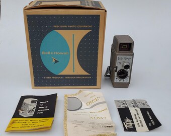 Vintage Bell and Howell Model 220 Sun Dial 8mm Roll Movie Camera