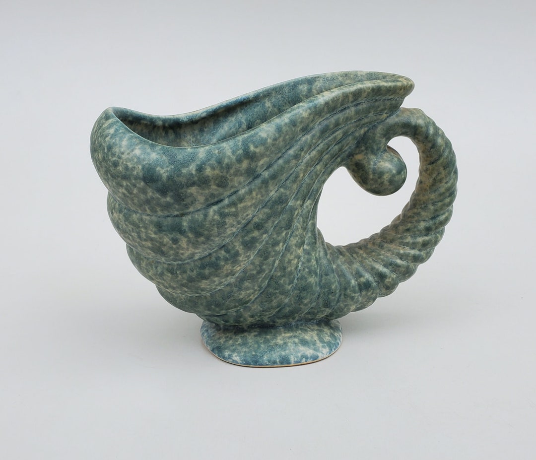 Roseville Art Pottery Capri Line Large Cornucopia Sea Shell Vase