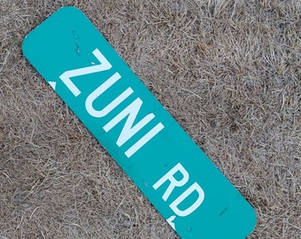 Letrero de calle vintage - Zuni Rd - Letrero de calle de metal verde - Letrero de calle con temática india - 24 x 6 - Letras blancas
