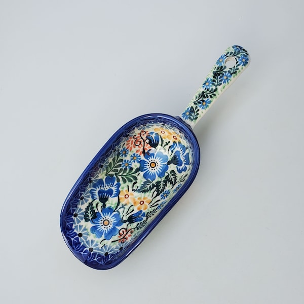 Boleslawiec Polish Pottery Unikat Big Handled Scoop - Big Blue Flowers With Pink And Yellow Floral Design - Green Leaves - Cobalt Rim - 9"