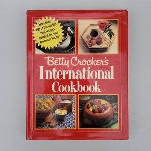 Betty Crocker&#39;s International Cookbook - Random House - 1st Edition - Meat - Poultry - Desserts - Salads - 450 Recipes - HB - 372 pgs