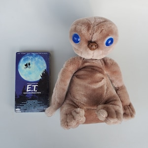 ET The Extra Terrestrial 1992 Showtime Kamar Plush ET Doll Figure + 1982 ET Vhs Movie Sealed - Like New - Mca Home Video + Doll
