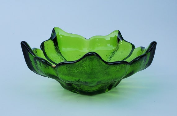 Viking Glass Epic Spiked Stockholm Green Five Petal Lotus Bowl