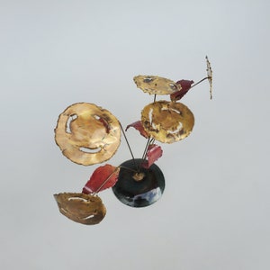 thumbnail image 2 of Jeco Metal Flower Table Top Fountain - Black Polyresin Water Fountain For Indoor Relaxation 2 of 4