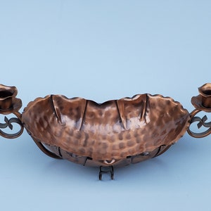 Grand bol de pièce maîtresse en cuivre grégorien avec double bougeoir - De la boutique de cadeaux St. Regis Montana - 19,5"