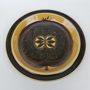 Arabia Finland Brown Fructus Pomegranate Round Serving Chop Plate - Gunvor Olin Gronqvist Designer - MCM Design - 13&quot;