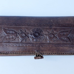 Portefeuille Billfold en cuir vintage - Design floral et étoilé à la main - Hippie Vibe des années 1970 - Doublure en soie - Bords cousus à la main - 10 « x 4.5 »