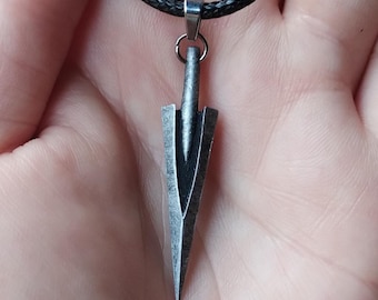 Kanalisierter Nagel Halskette - Hohler Ritter